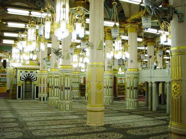 المسجد النبوي الأول، وأسطوانات الروضة الشريفة