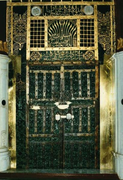 باب الحجرة النبوية الشريفة (حجرة عائشة رضي الله عنها) من جهة الروضة