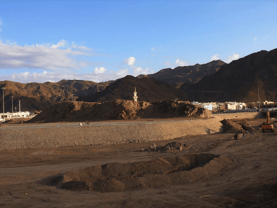 جبل عَيْنَيْن